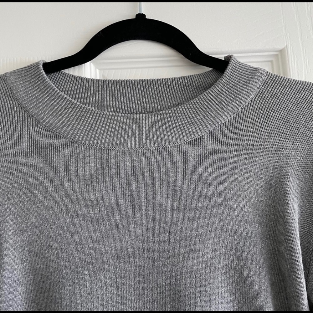 Gray long sleeve mesh top - Picture 3 of 6